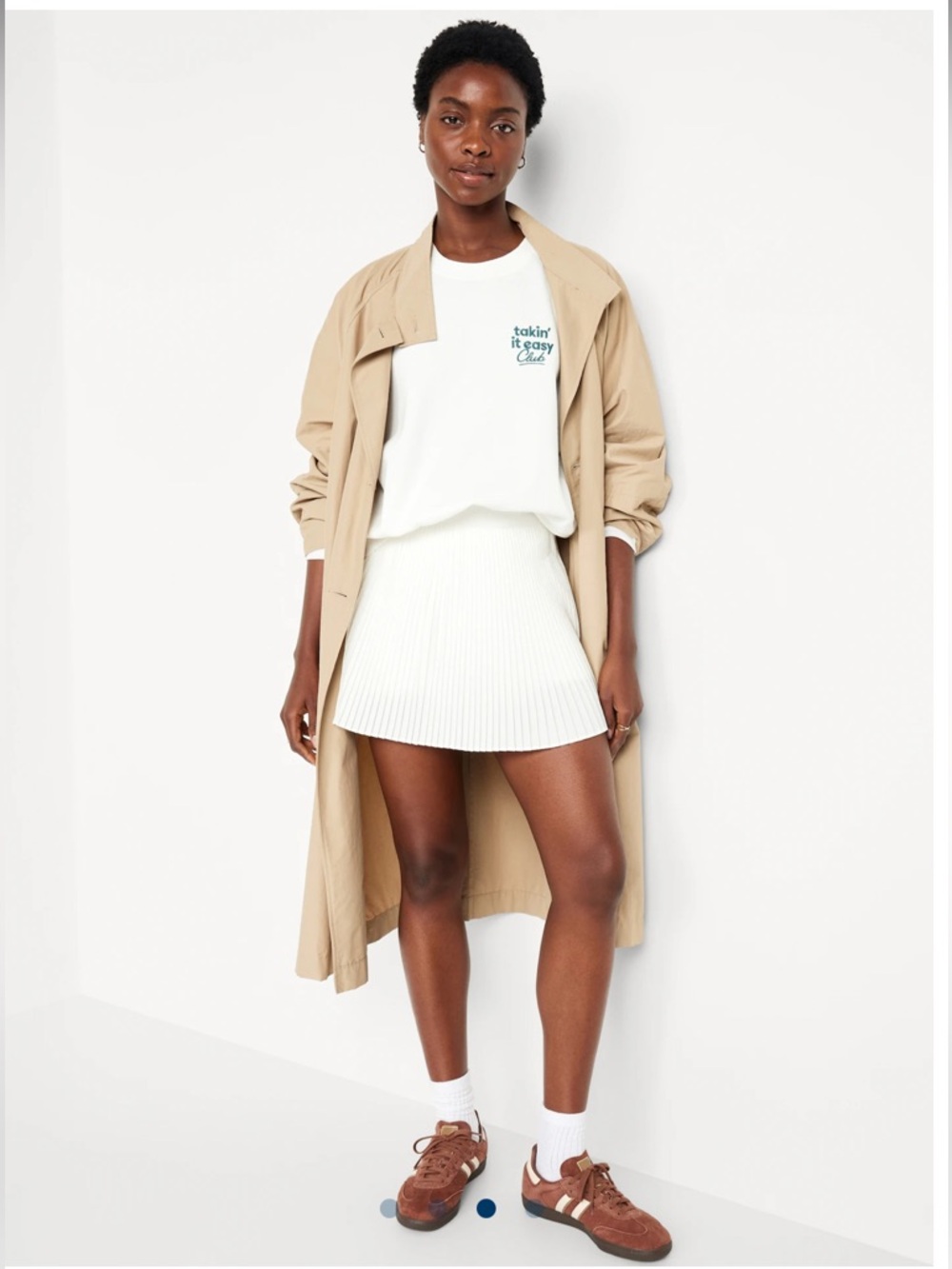 Old Navy Cream "takin' it easy Club" Graphic Crewneck Sweatshirt